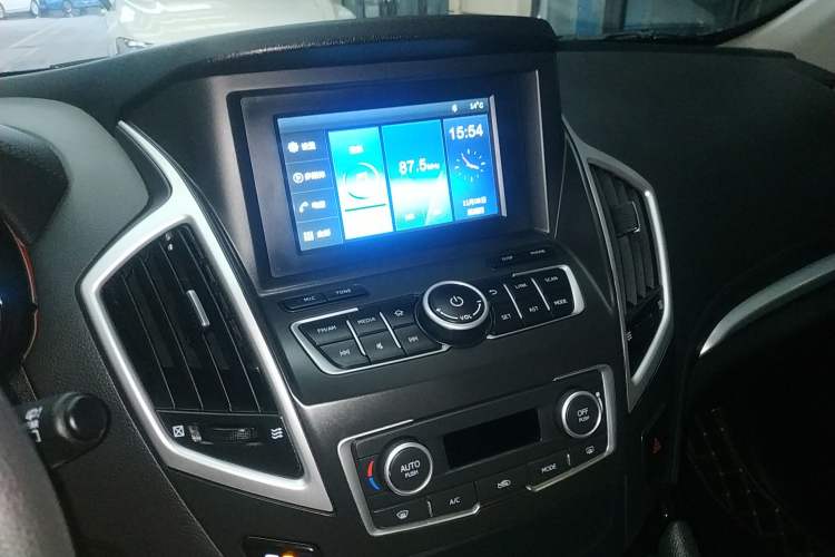 Used Dongfeng Aeolus AX7 2016 1.4T Manual Zhuyue Model Audio And AC Panel