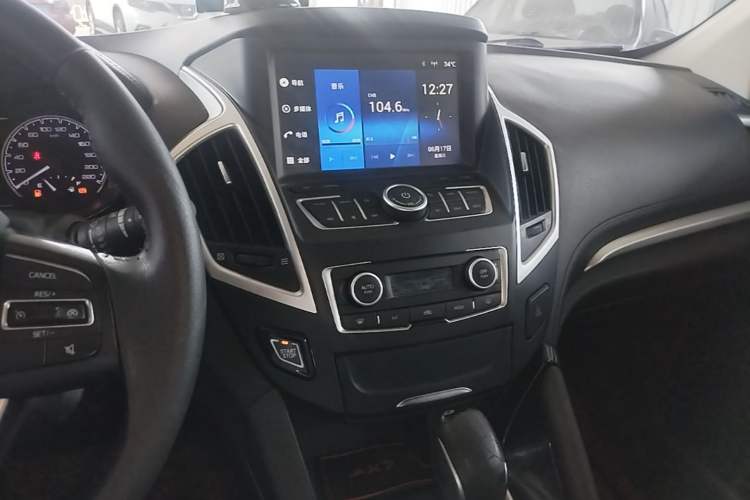 Used Dongfeng Aeolus AX7 2016 2.0L Automatic Zhiyi Trim Audio And AC Panel