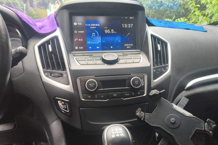 Used Dongfeng Aeolus AX7 2016 2.0L Manual Zhiyi Trim Audio And AC Panel