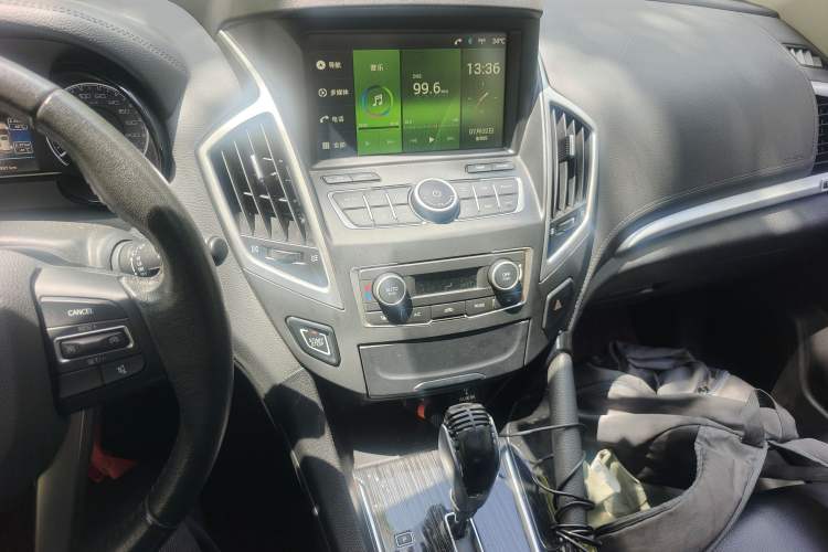 Used Dongfeng Aeolus AX7 2016 2.0L Automatic Zhiyi Trim Audio And AC Panel