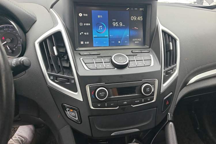 Used Dongfeng Aeolus AX7 2016 2.0L Automatic Zhiyi Trim Audio And AC Panel