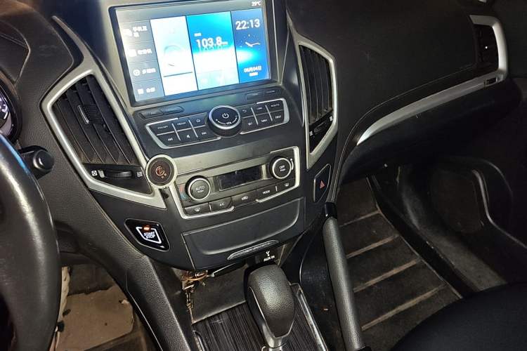 Used Dongfeng Aeolus AX7 2016 2.0L Automatic Zhiyi Trim Audio And AC Panel