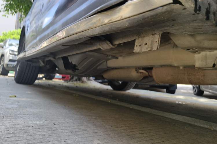 Used Dongfeng Aeolus AX7 2016 2.0L Automatic Zhiyi Trim Chassis Front Right