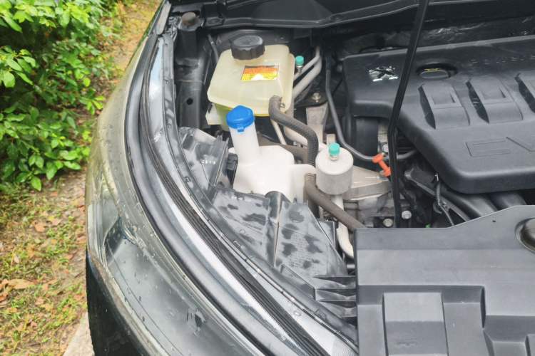 Used Dongfeng Aeolus AX7 2016 2.0L Manual Zhiyi Trim Engine Bay Right