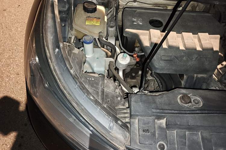 Used Dongfeng Aeolus AX7 2016 2.0L Automatic Zhiyi Trim Engine Bay Right