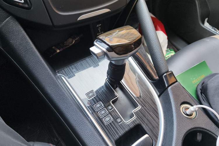 Used Dongfeng Aeolus AX7 2016 2.0L Automatic Zhiyi Trim Gear Lever