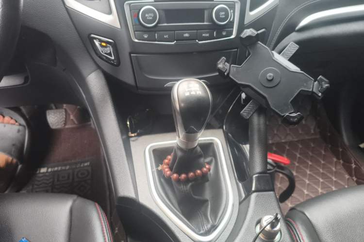Used Dongfeng Aeolus AX7 2016 2.0L Manual Zhiyi Trim Gear Lever