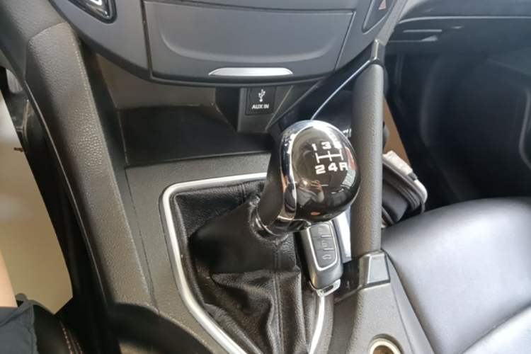 Used Dongfeng Aeolus AX7 2016 1.4T Manual Zhuyue Model Gear Lever