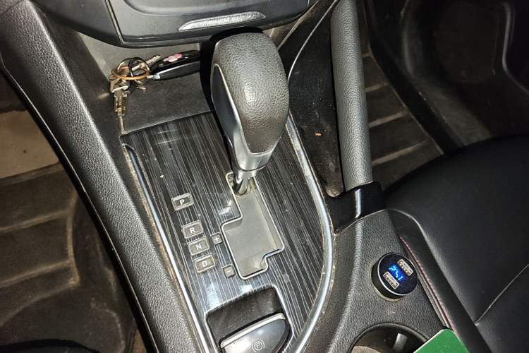 Used Dongfeng Aeolus AX7 2016 2.0L Automatic Zhiyi Trim Gear Lever