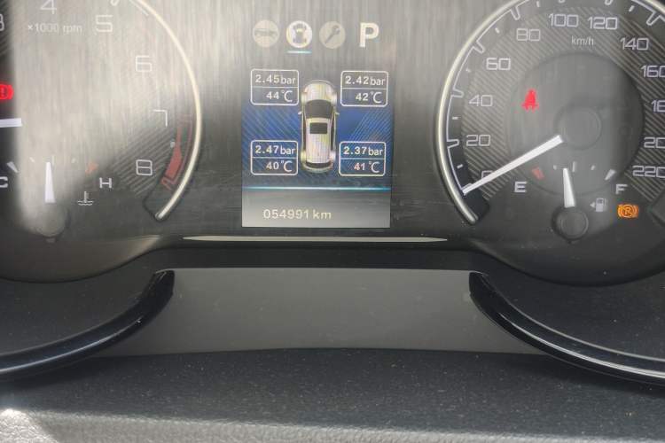 Used Dongfeng Aeolus AX7 2016 2.0L Automatic Zhiyi Trim Odometer Close Up