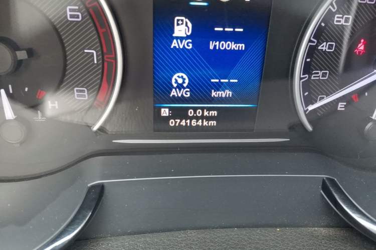 Used Dongfeng Aeolus AX7 2016 2.0L Automatic Zhiyi Trim Odometer Close Up