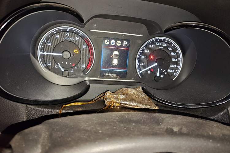 Used Dongfeng Aeolus AX7 2016 2.0L Automatic Zhiyi Trim Odometer Close Up