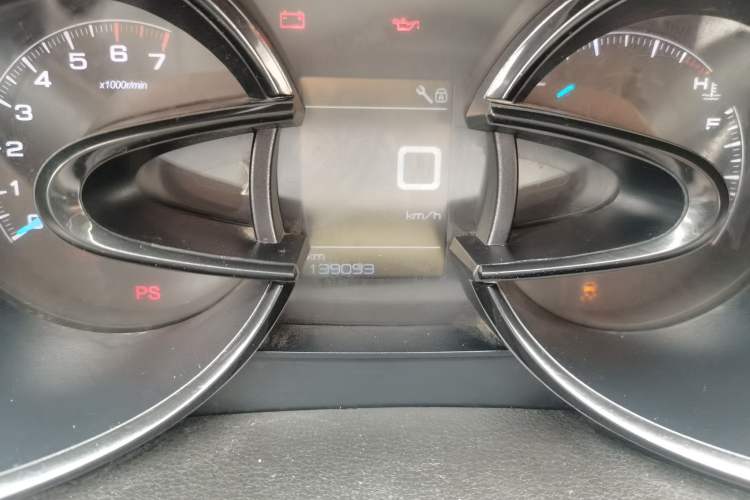 Used Dongfeng Aeolus AX7 2016 2.0L Manual Zhuyue Model Odometer Close Up