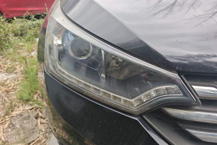 Used Dongfeng Aeolus AX7 2016 2.0L Automatic Zhiyi Trim Right Front Headlight