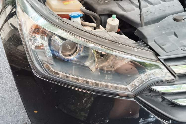 Used Dongfeng Aeolus AX7 2016 2.0L Automatic Zhiyi Trim Right Front Headlight