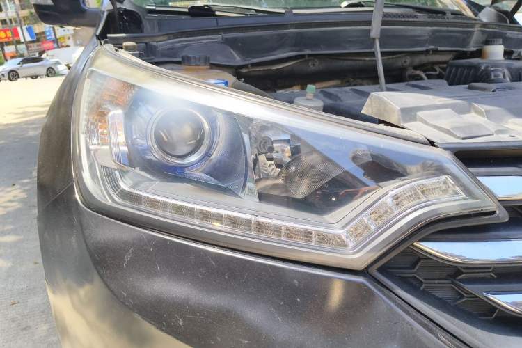 Used Dongfeng Aeolus AX7 2016 2.0L Automatic Zhiyi Trim Right Front Headlight