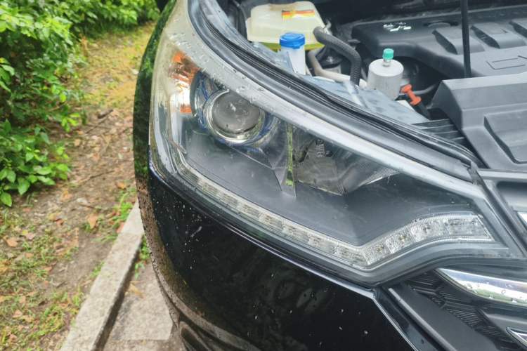 Used Dongfeng Aeolus AX7 2016 2.0L Manual Zhiyi Trim Right Front Headlight