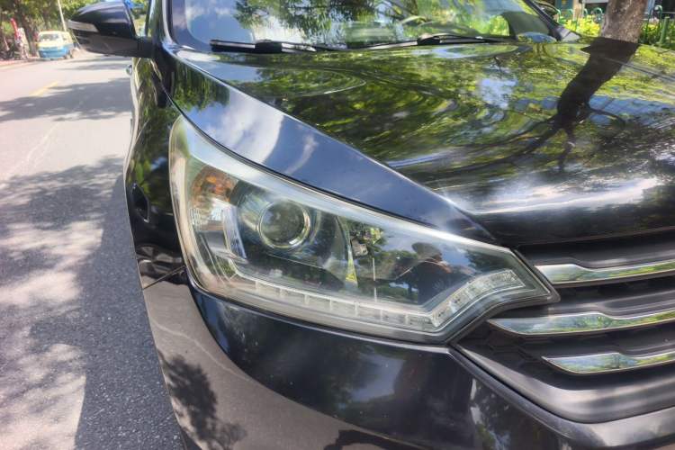 Used Dongfeng Aeolus AX7 2016 2.0L Automatic Zhiyi Trim Right Front Headlight