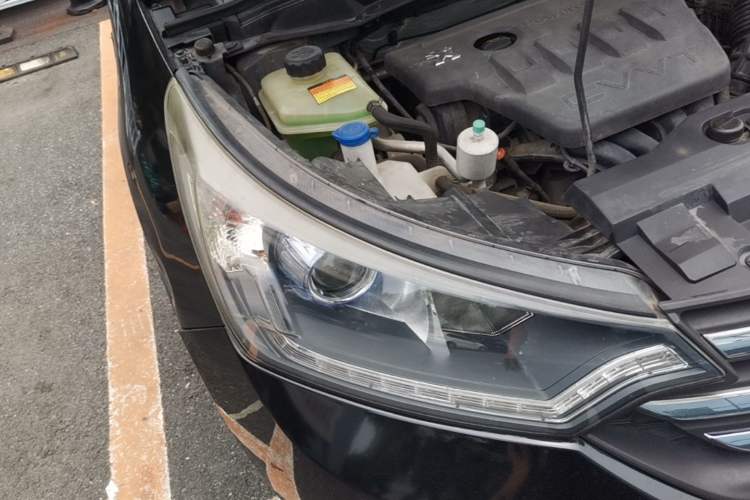 Used Dongfeng Aeolus AX7 2016 2.0L Automatic Zhiyi Trim Right Front Headlight
