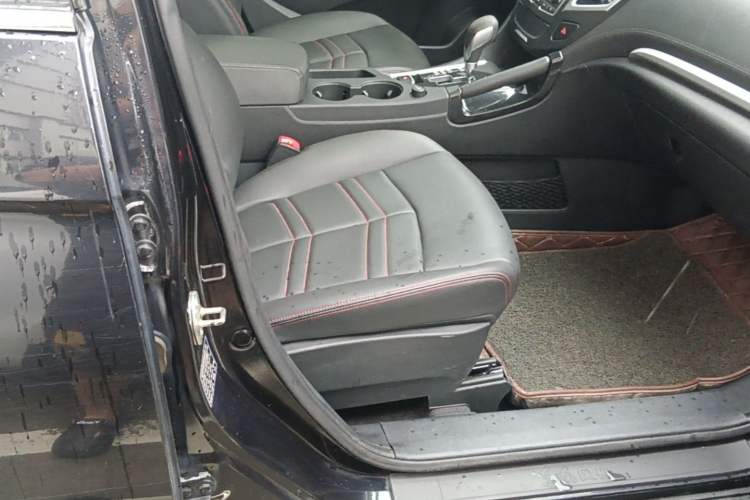 Used Dongfeng Aeolus AX7 2016 2.0L Automatic Zhiyi Trim Right Front Seat
