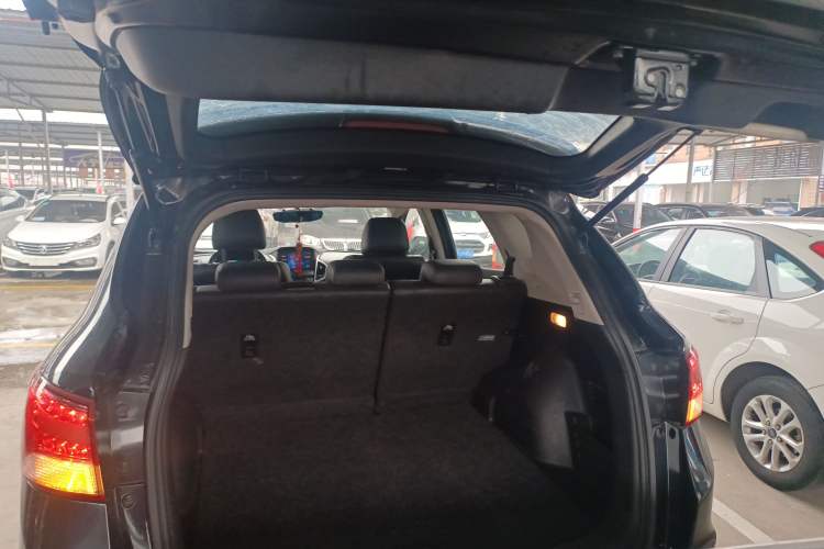 Used Dongfeng Aeolus AX7 2016 2.0L Automatic Zhiyi Trim Trunk
