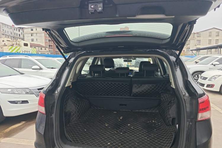 Used Dongfeng Aeolus AX7 2016 2.0L Automatic Zhiyi Trim Trunk