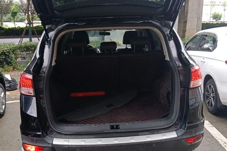 Used Dongfeng Aeolus AX7 2016 2.0L Automatic Zhiyi Trim Trunk