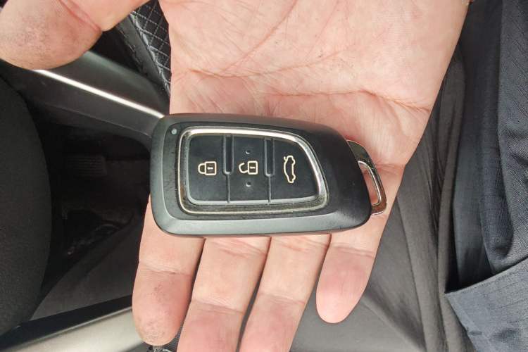 Used Dongfeng Aeolus AX7 2016 2.0L Automatic Zhiyi Trim Vehicle Key