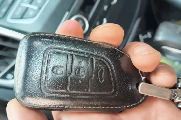 Used Dongfeng Aeolus AX7 2016 2.0L Automatic Zhiyi Trim Vehicle Key