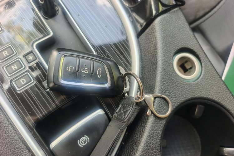 Used Dongfeng Aeolus AX7 2016 2.0L Automatic Zhiyi Trim Vehicle Key