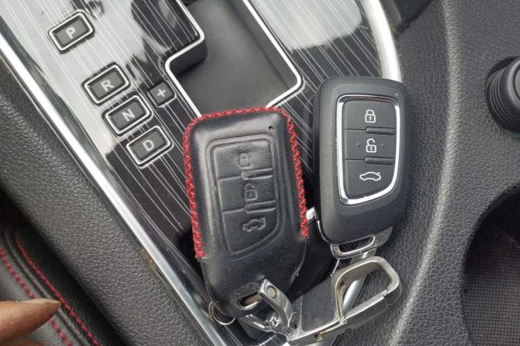 Used Dongfeng Aeolus AX7 2016 2.0L Automatic Zhiyi Trim Vehicle Key