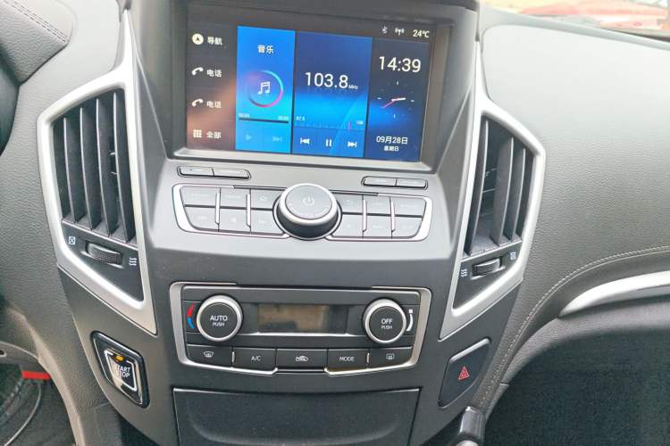 Used Dongfeng Aeolus AX7 2016 2.3L Automatic ZhiZun Version Audio And AC Panel