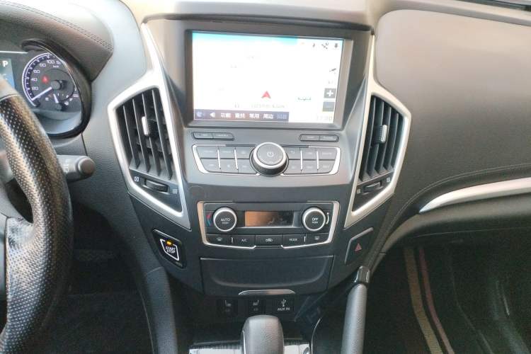 Used Dongfeng Aeolus AX7 2016 2.3L Automatic ZhiZun Version Audio And AC Panel