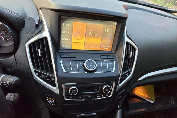 Used Dongfeng Aeolus AX7 2016 2.0L Automatic Zhiyi Trim Audio And AC Panel