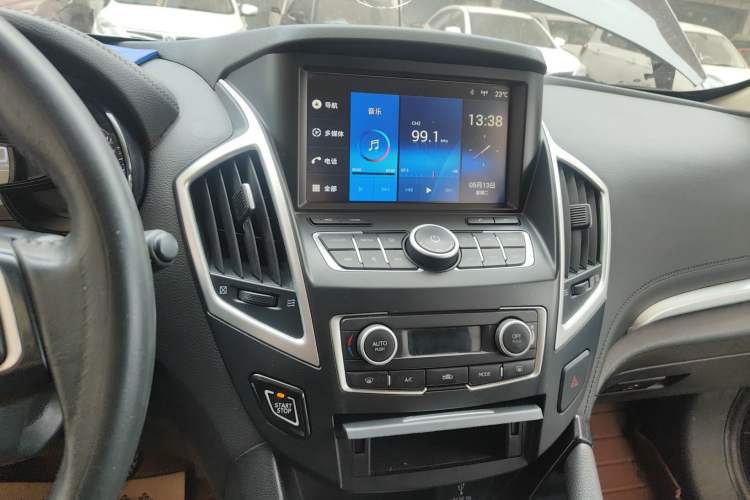 Used Dongfeng Aeolus AX7 2016 2.0L Automatic Zhiyi Trim Audio And AC Panel