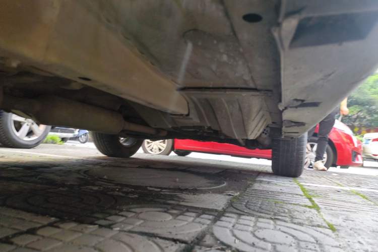 Used Dongfeng Aeolus AX7 2016 2.0L Automatic Zhiyi Trim Chassis Front Left