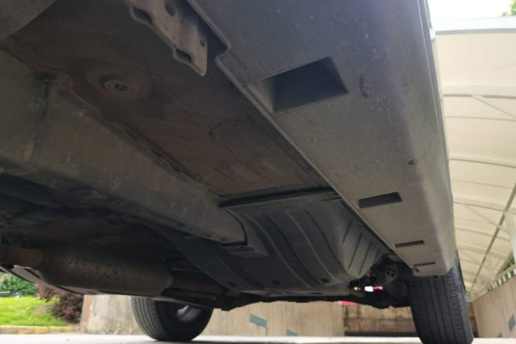 Used Dongfeng Aeolus AX7 2016 2.0L Automatic Zhiyi Trim Chassis Front Left
