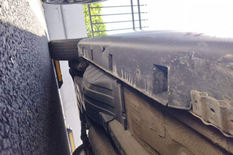 Used Dongfeng Aeolus AX7 2016 2.0L Automatic Zhiyi Trim Chassis Front Right