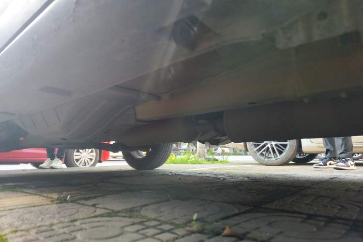 Used Dongfeng Aeolus AX7 2016 2.0L Automatic Zhiyi Trim Chassis Front Right