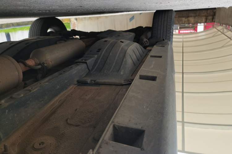 Used Dongfeng Aeolus AX7 2016 2.0L Automatic Zhiyi Trim Chassis Front Right