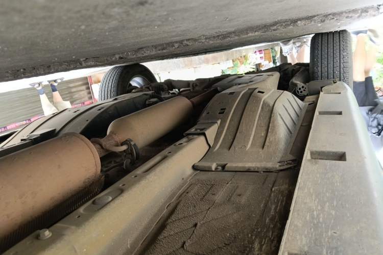 Used Dongfeng Aeolus AX7 2016 2.0L Manual Zhiyi Trim Chassis Front Right