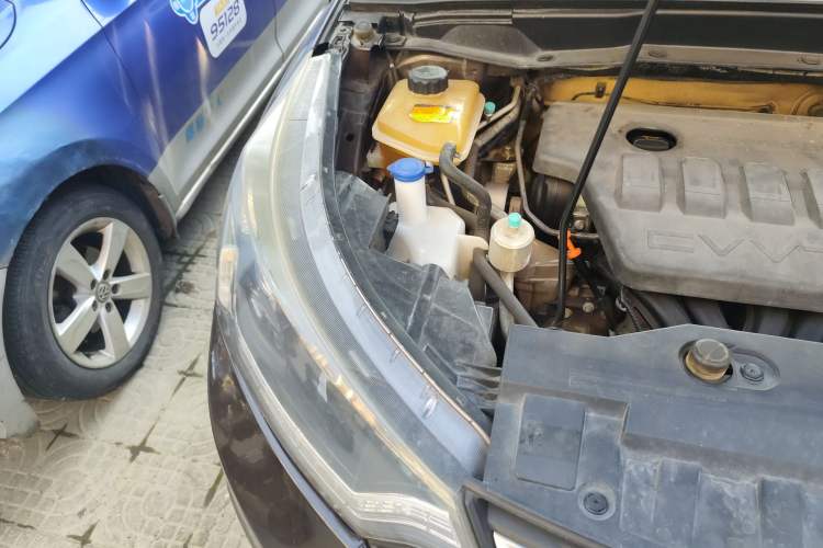 Used Dongfeng Aeolus AX7 2016 2.0L Automatic Zhiyi Trim Engine Bay Right