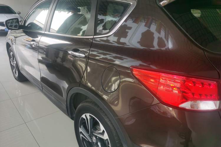 Used Dongfeng Aeolus AX7 2016 2.0L Automatic Zhiyi Trim Exterior 5