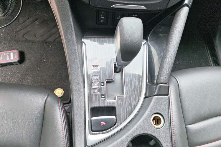 Used Dongfeng Aeolus AX7 2016 2.3L Automatic ZhiZun Version Gear Lever