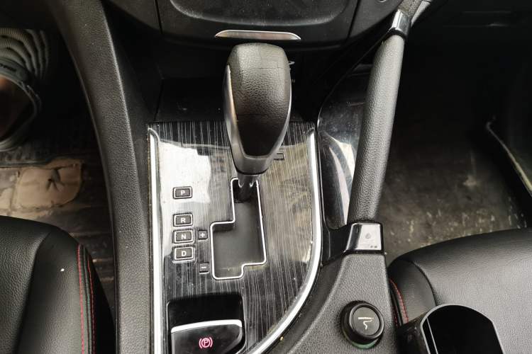 Used Dongfeng Aeolus AX7 2016 2.0L Automatic Zhiyi Trim Gear Lever