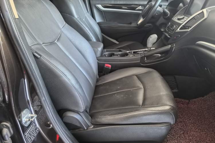 Used Dongfeng Aeolus AX7 2016 2.0L Automatic Zhiyi Trim Interior 8