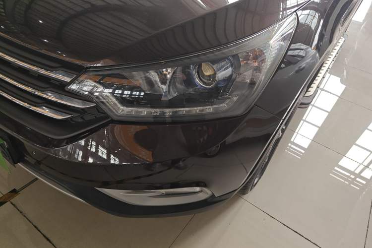 Used Dongfeng Aeolus AX7 2016 2.0L Automatic Zhiyi Trim Left Front Headlight