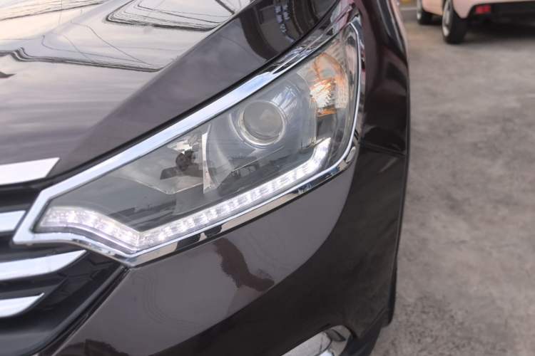 Used Dongfeng Aeolus AX7 2016 2.0L Automatic Zhiyi Trim Left Front Headlight