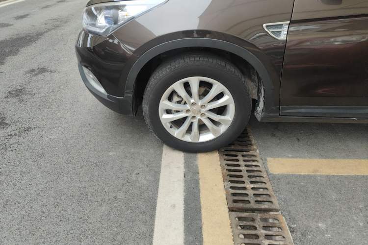 Used Dongfeng Aeolus AX7 2016 2.0L Automatic Zhiyi Trim Left Front Wheel Hub