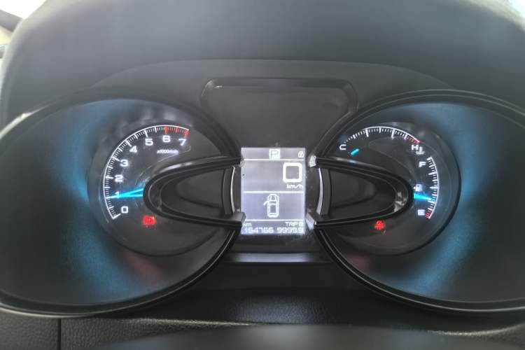 Used Dongfeng Aeolus AX7 2016 2.0L Automatic Zhiyi Trim Odometer Close Up